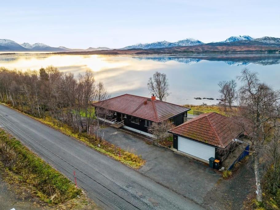 Hus Med Egen Strandlinje Tromsø Kültér fotó